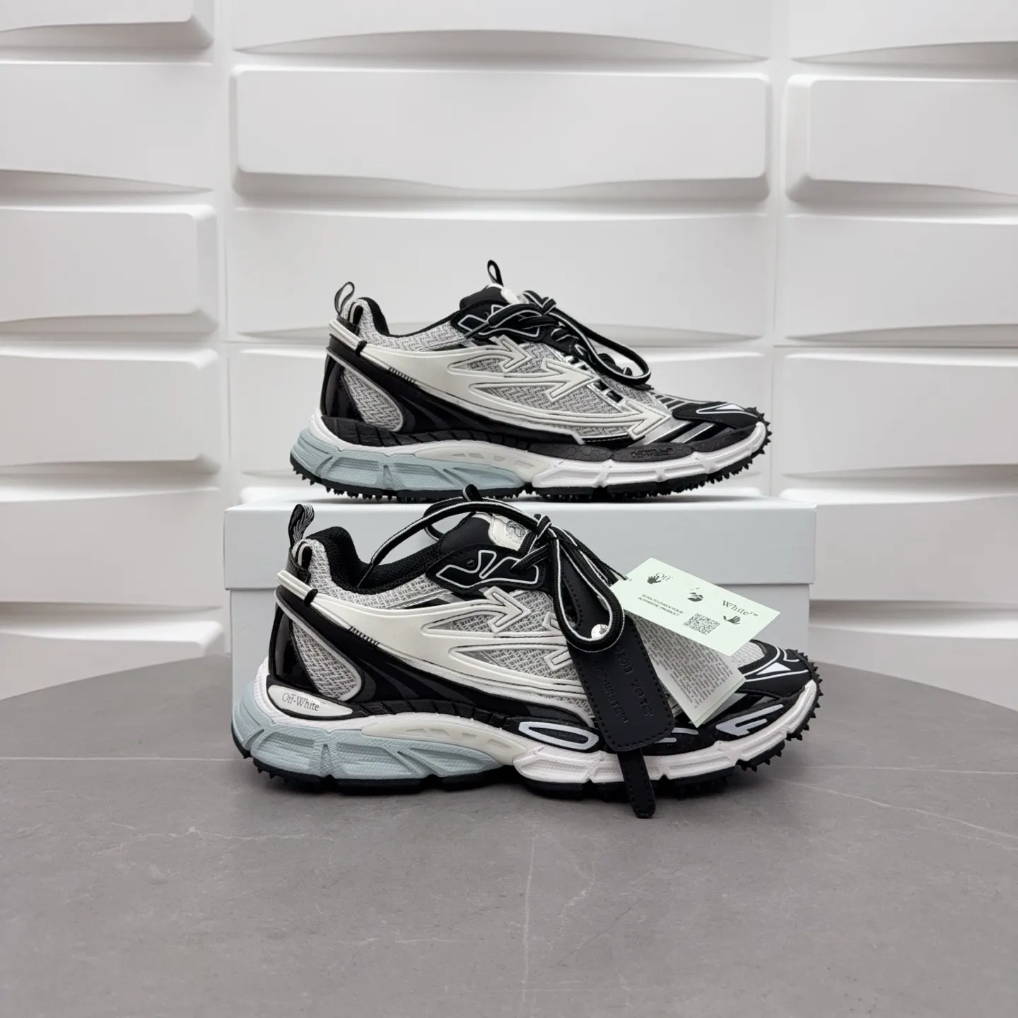 【off- white】P: 720💰Couple style👫, Size: 35-44 (Male 38.45.46 custom-made) High-quality version👊"Out of office" series original mold opening, original lasting, production process 1:1 original version ➰OFF GREY) OFF-WHITE Be Right Back Couple style👫Round toe lace-up arrow pattern low-top lifestyle casual shoes green. A running shoe called the "Be Right Back" sneaker. The design of this sneaker is inspired by Japanese sports aesthetics and craftsmanship, with running performance and principles at its core.